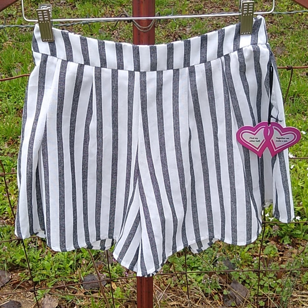 Iris strips flowy built in shorts
